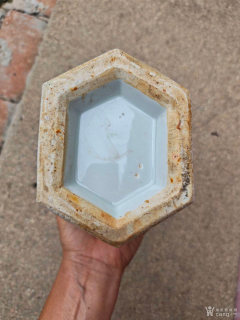 古玩陶瓷粉彩人物六棱瓶真品鑒賞圖