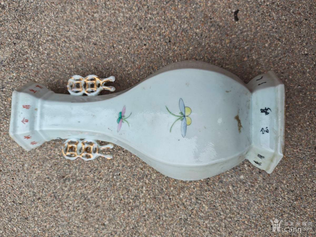 古玩陶瓷粉彩人物六棱瓶真品鑒賞圖