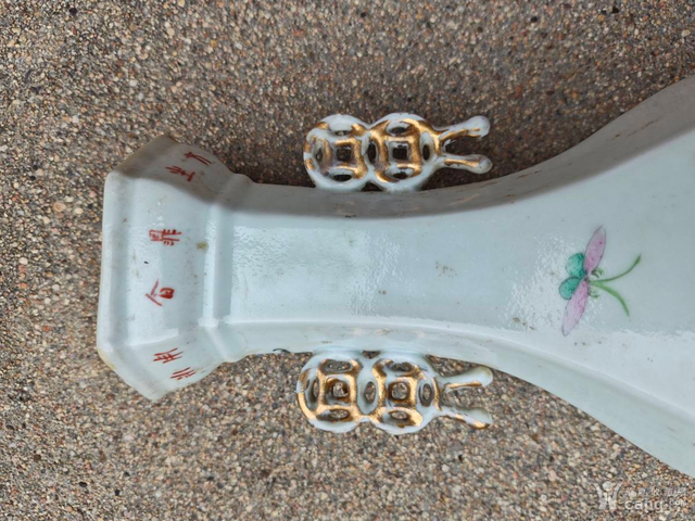 古玩陶瓷粉彩人物六棱瓶真品鑒賞圖