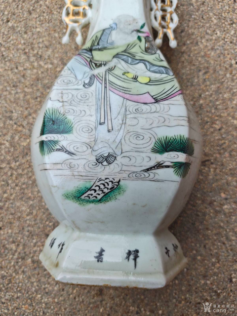 古玩陶瓷粉彩人物六棱瓶真品鑒賞圖