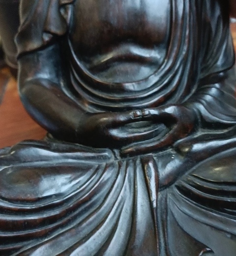 古玩雜項紅木雕刻的禪定釋迦牟尼佛真品鑒賞圖
