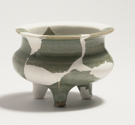 古玩陶瓷龍泉窯鬲式爐真品鑒賞圖