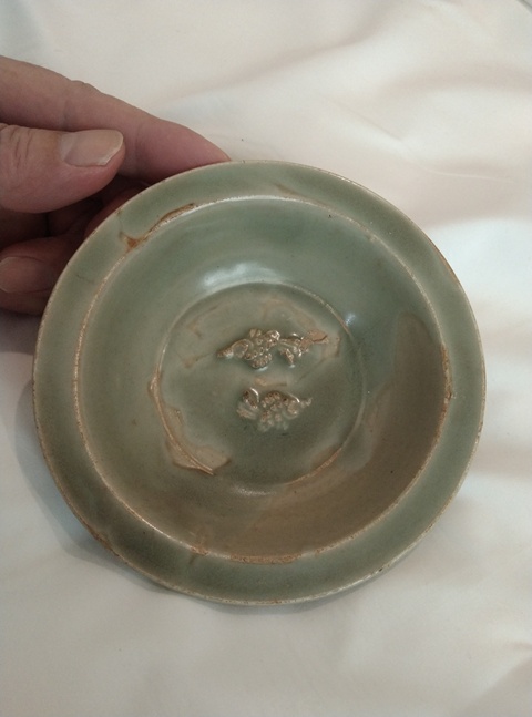 古玩陶瓷龍泉窯青釉雙魚紋折沿洗真品鑒賞圖