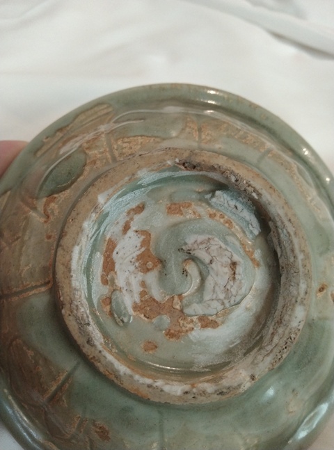 古玩陶瓷龍泉窯青釉雙魚紋折沿洗真品鑒賞圖