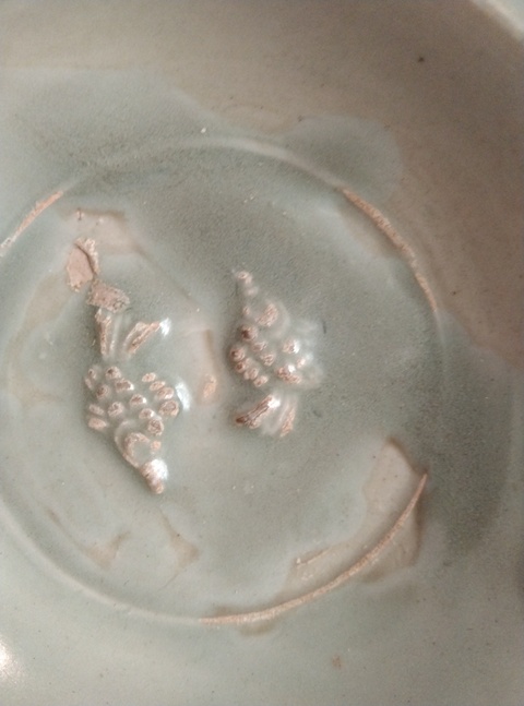 古玩陶瓷龍泉窯青釉雙魚紋折沿洗真品鑒賞圖