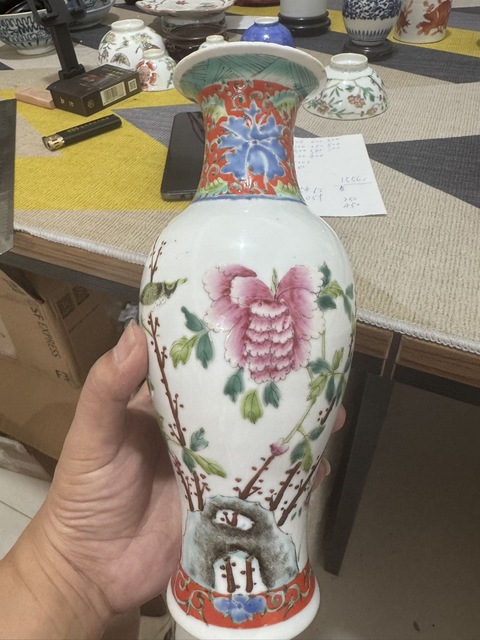 古玩陶瓷粉彩花卉紋觀音瓶真品鑒賞圖