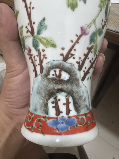 古玩陶瓷粉彩花卉紋觀音瓶真品鑒賞圖
