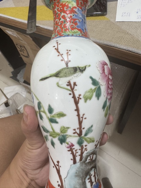 古玩陶瓷粉彩花卉紋觀音瓶真品鑒賞圖
