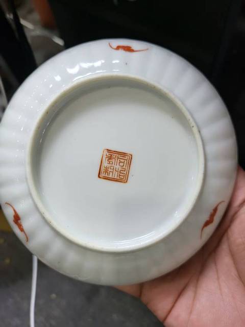 古玩陶瓷粉彩人物紋葵口瓷盤真品鑒賞圖