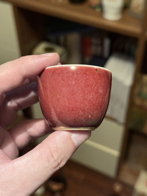 古玩陶瓷紅釉杯真品鑒賞圖