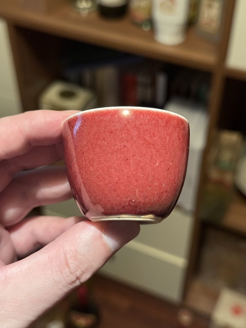 古玩陶瓷紅釉杯真品鑒賞圖