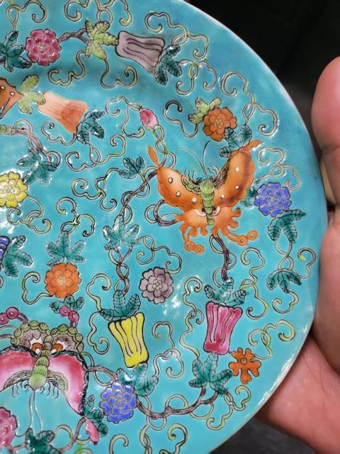古玩陶瓷松石綠底瓜蝶連棉粉彩盤真品鑒賞圖