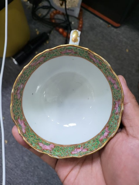 古玩陶瓷廣彩開窗人物花卉杯真品鑒賞圖
