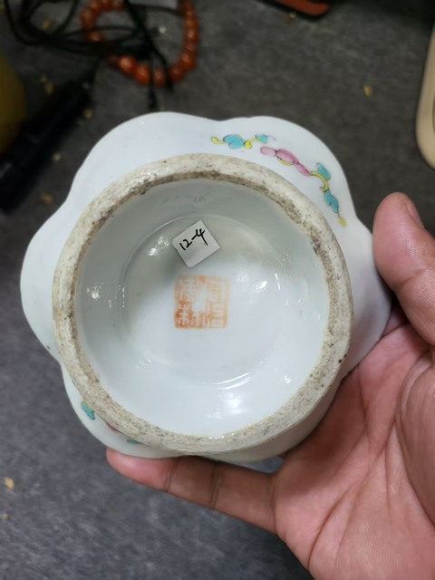 古玩陶瓷松石綠釉粉彩花卉盤真品鑒賞圖