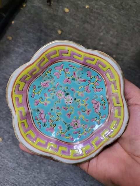 古玩陶瓷松石綠釉粉彩花卉盤真品鑒賞圖