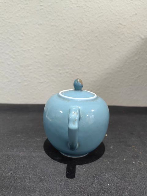 古玩陶瓷天藍釉茶壺真品鑒賞圖