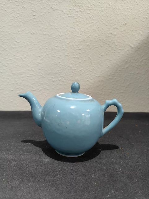 古玩陶瓷天藍釉茶壺真品鑒賞圖