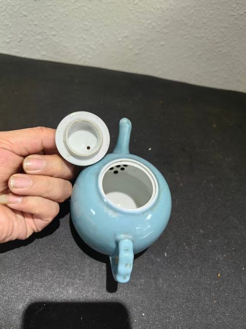 古玩陶瓷天藍釉茶壺真品鑒賞圖