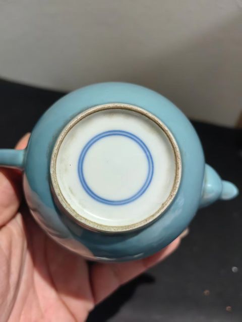 古玩陶瓷天藍釉茶壺真品鑒賞圖