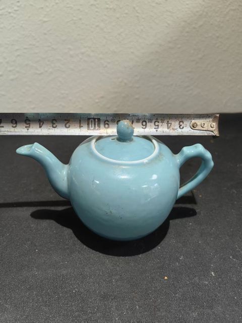 古玩陶瓷天藍釉茶壺真品鑒賞圖