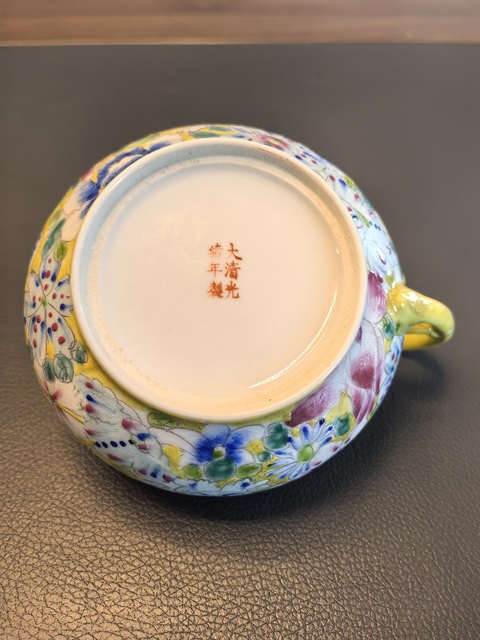 古玩陶瓷民國黃地粉彩百花壺真品鑒賞圖