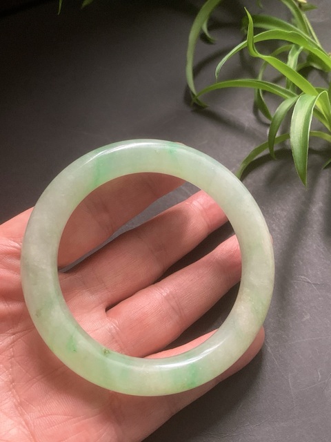 古玩玉器清代天然翡翠手鐲拍賣，當(dāng)前價格130000元