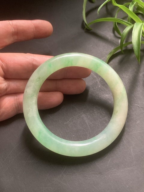 古玩玉器清代天然翡翠手鐲拍賣，當(dāng)前價格130000元