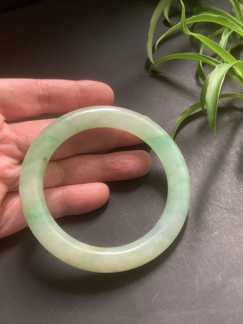 古玩玉器清代天然翡翠手鐲拍賣，當(dāng)前價格130000元