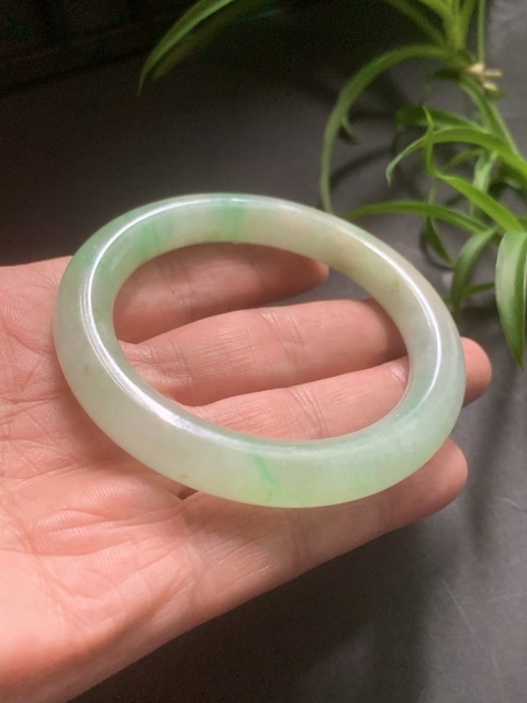 古玩玉器清代天然翡翠手鐲拍賣，當(dāng)前價格130000元