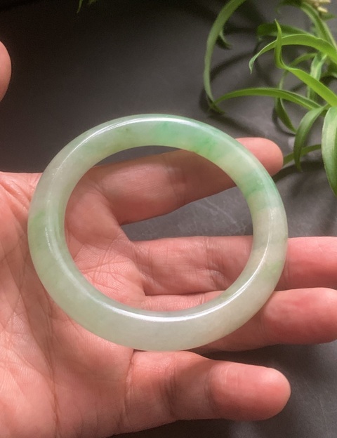 古玩玉器清代天然翡翠手鐲拍賣，當(dāng)前價格130000元