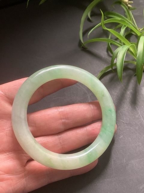 古玩玉器清代天然翡翠手鐲拍賣，當(dāng)前價格130000元