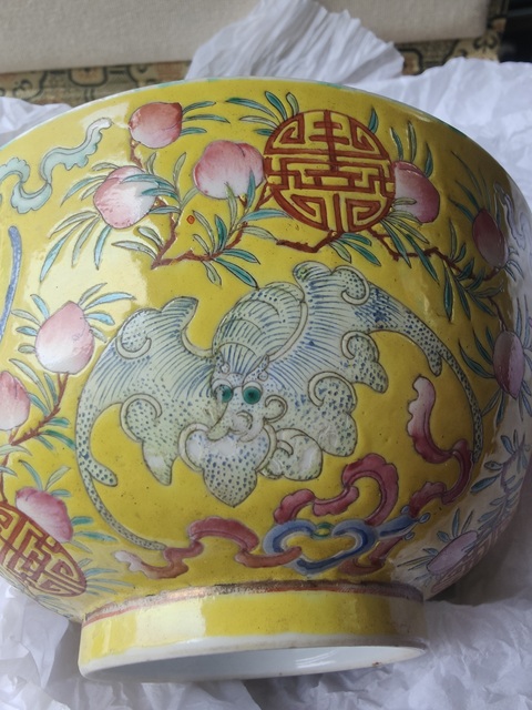 古玩陶瓷黃底粉彩福壽紋碗真品鑒賞圖