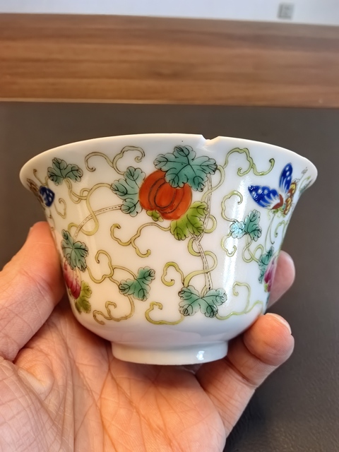 古玩陶瓷粉彩瓜瓞綿綿圖茶碗真品鑒賞圖