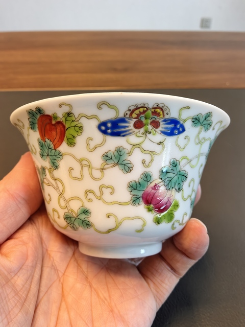 古玩陶瓷粉彩瓜瓞綿綿圖茶碗真品鑒賞圖