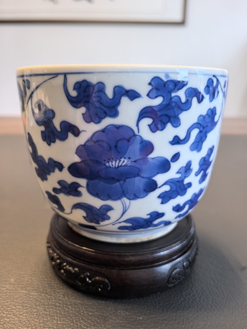 古玩陶瓷康熙翠毛藍青花纏枝花卉紋缸拍賣,當前價格1600元