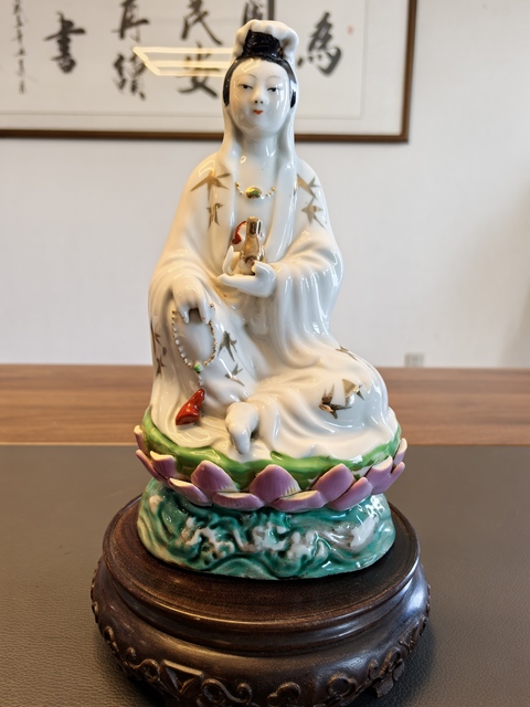 古玩陶瓷民國白釉粉彩觀音菩薩造像拍賣，當(dāng)前價(jià)格388元