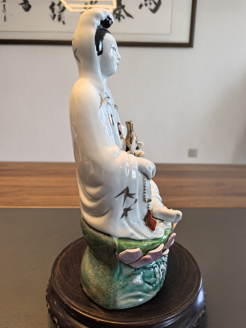 古玩陶瓷民國白釉粉彩觀音菩薩造像拍賣，當(dāng)前價(jià)格388元