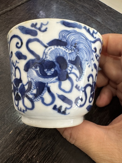 古玩陶瓷晚清獅紋青花杯真品鑒賞圖