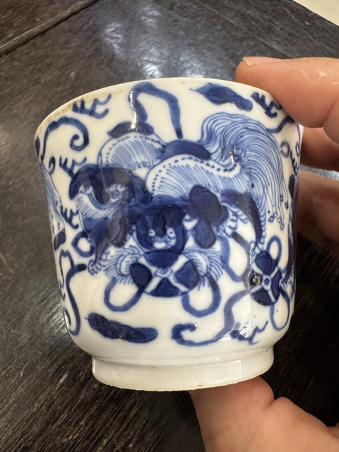 古玩陶瓷晚清獅紋青花杯真品鑒賞圖