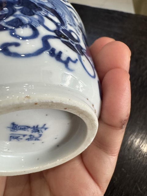 古玩陶瓷晚清獅紋青花杯真品鑒賞圖
