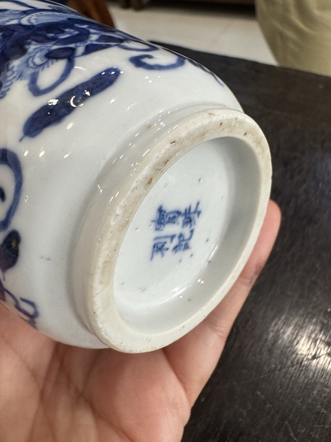 古玩陶瓷晚清獅紋青花杯真品鑒賞圖