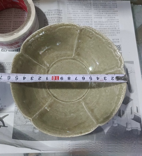 古玩陶瓷青釉花口碗真品鑒賞圖