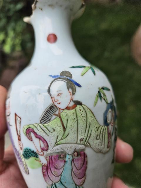 古玩陶瓷粉彩人物故事瓶真品鑒賞圖