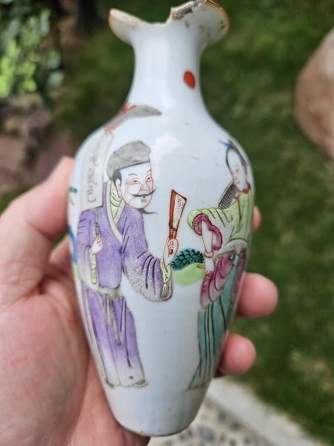 古玩陶瓷粉彩人物故事瓶真品鑒賞圖