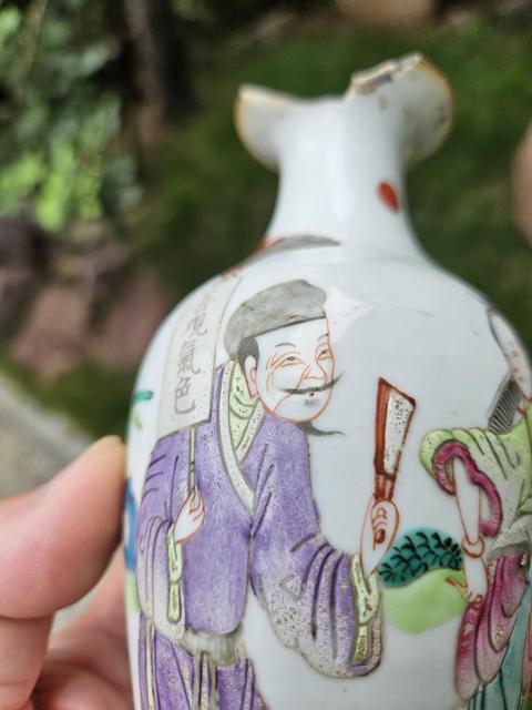 古玩陶瓷粉彩人物故事瓶真品鑒賞圖