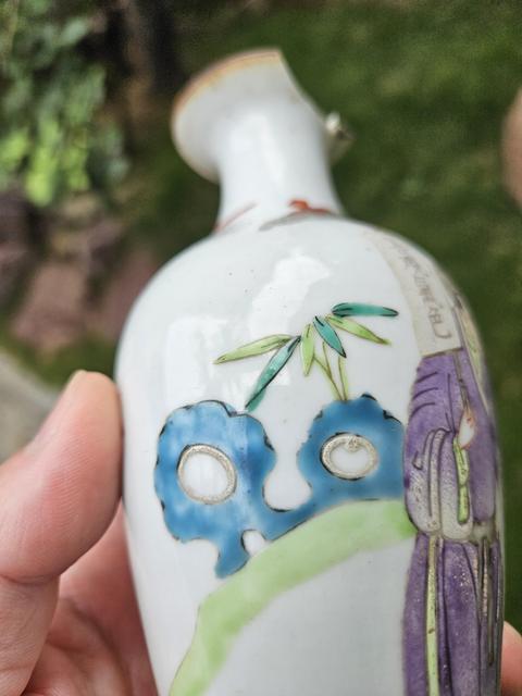 古玩陶瓷粉彩人物故事瓶真品鑒賞圖