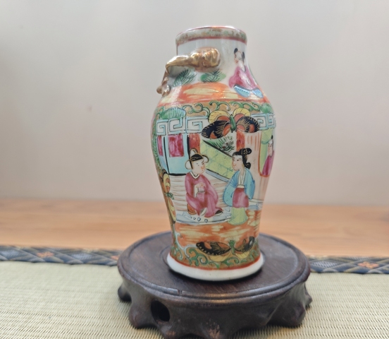古玩陶瓷人物花鳥蝶紋廣彩瓶真品鑒賞圖