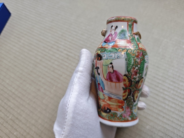 古玩陶瓷人物花鳥蝶紋廣彩瓶真品鑒賞圖