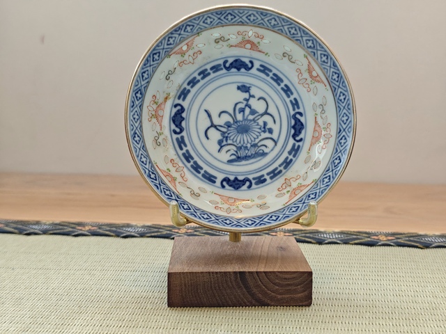 古玩陶瓷玲瓏瓷青花加彩盤真品鑒賞圖