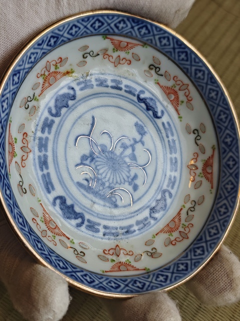 古玩陶瓷玲瓏瓷青花加彩盤真品鑒賞圖